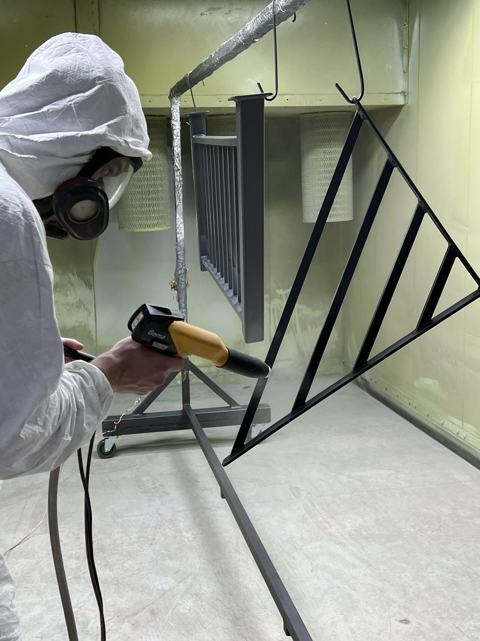 IMG-1105 worker powder coating metal
